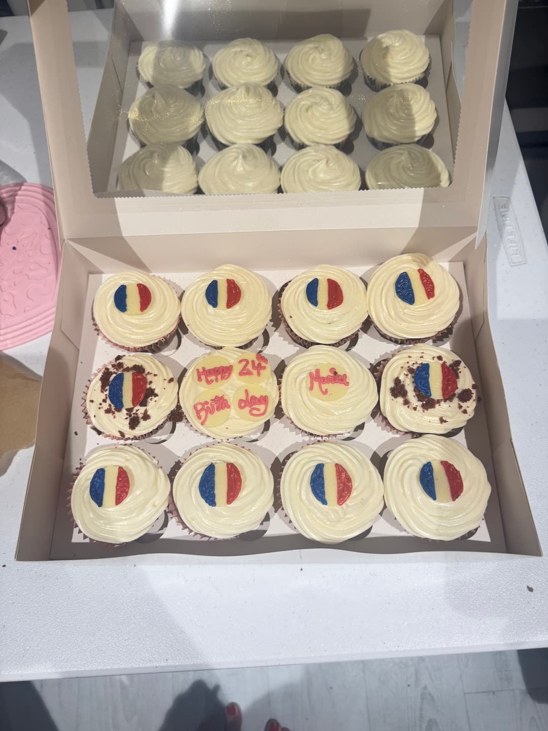 Red velvet cupcakes with cream cheese frosting 🧁